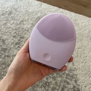 FOREO LUNA 2 facial cleaning device